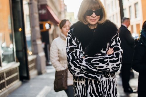 H Άννα Γουίντορ φόρεσε ίσια παπούτσια για πρώτη φορά στη ζωή της