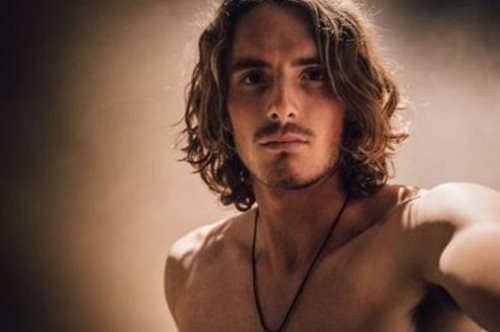 «Τα ρούχα είναι δείκτες»: Το μήνυμα του Στέφανου Τσιτσιπά είναι γυμνό 