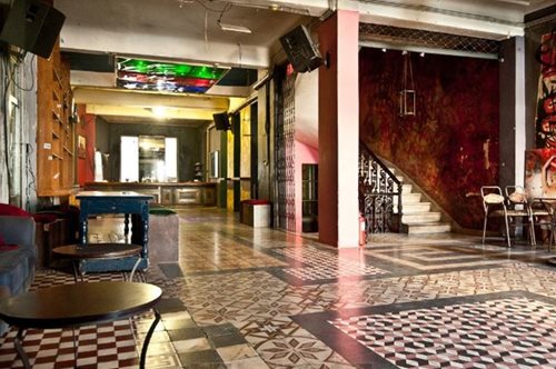 «Ένα τελευταίο ποίημα αγάπης για τις πόλεις»: Μια διαφορετική παράσταση έρχεται στο Booze