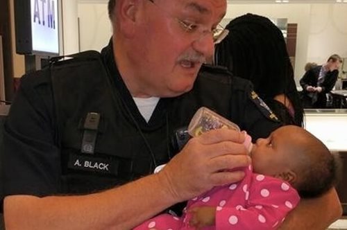 24 φωτογραφίες πανέμορφης ανθρωπιάς θα ζεστάνουν την καρδιά σου. Μία από αυτές είναι ελληνική