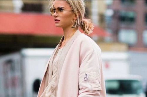 Πώς θα φορέσεις σωστά το cropped top σε κάθε ηλικία: Τα λάθη που προσθέτουν χρόνια στην εμφάνισή σου