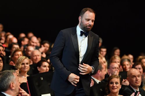 Γιώργος Λάνθιμος και Γιώργος Μαυροψαρίδης στην οικογενειακή φωτογραφία των φετινών Όσκαρ