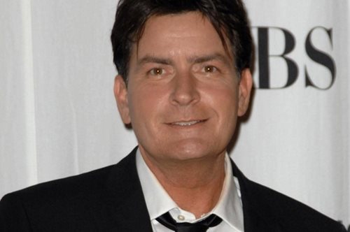 Ο Τσάρλι Σιν παραδέχτηκε πως είναι οροθετικός και ενίσχυσε τον αγώνα κατά του HIV