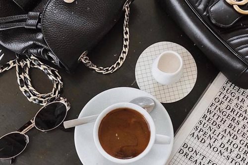 Σκέτος ή λάτε; Το πώς προτιμάς να πίνεις τον καφέ σου σχετίζεται άμεσα με το στυλ σου