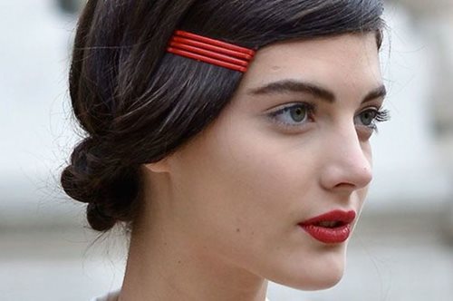 3 πανεύκολα χτενίσματα που μπορείς να κάνεις μόνη σου μέσα σε 3 λεπτά και με μεγάλη επιτυχία