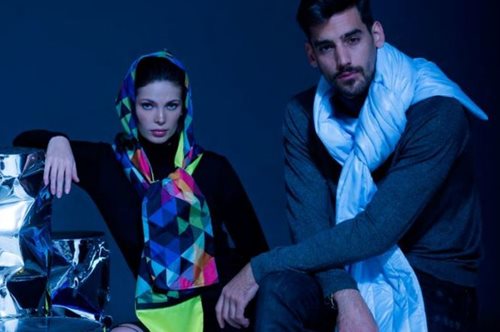 Τα διπλής όψεως ελληνικά snood είναι τα πιο στιλάτα αξεσουάρ ακόμα και για την άνοιξη 