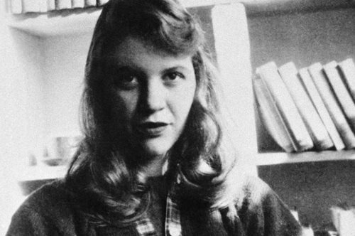 «Μαζί του σφυρηλατώ μια νέα ψυχή»: Ο άγνωστος μεγάλος έρωτας της Σύλβια Πλαθ πριν από τον Τεντ Χιουζ