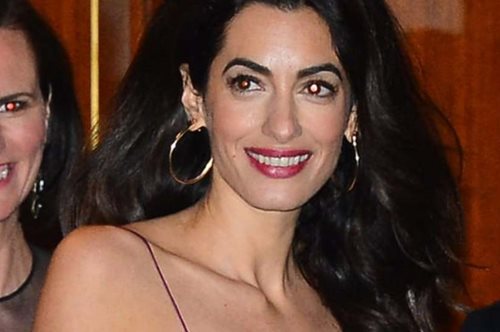 Στα γενέθλια της Τζένιφερ Άνιστον όλοι είχαν μάτια μόνο για το φόρεμα της Αμάλ Αλαμουντίν 