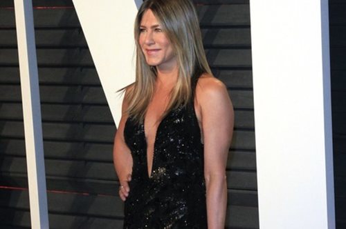 Τζένιφερ Άνιστον: Το μυστικό που της έχει χαρίσει καλύτερο σώμα από ποτέ στα 50 χρόνια της 