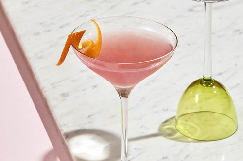 Cosmopolitan χωρίς ζάχαρη, με χαμηλούς υδατάνθρακες: Το αγαπημένο κοκτέιλ διώχνει τις θερμίδες