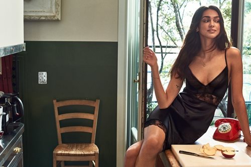 Υπάρχει και η σοφιστικέ εκδοχή των σέξι εσωρούχων: Μόλις την είδαμε 