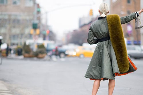 «Μη σπαταλήσετε χρήματα σε αυτές τις 10 τάσεις του 2019»: Μια YouTuber 40+ δε μασάει τα λόγια της