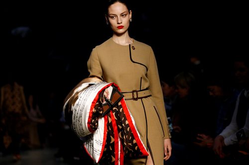 Riccardo Tisci: Ο σχεδιαστής που εισήγαγε τον οίκο Burberry σε μία νέα, γενναία εποχή 