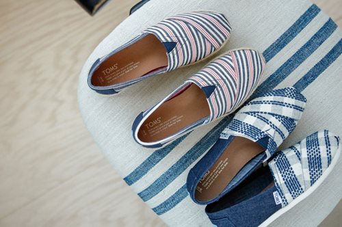 Δείτε όλα τα νέα σχέδια Toms με τις πιο όμορφες εσπαντρίγιες για την Άνοιξη 