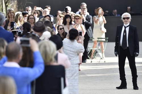 «Δεν ήθελα να είμαι παιδί. Ήθελα να γίνω ενήλικας»: Η τελευταία συνέντευξη του Καρλ Λάγκερφελντ  