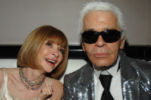 «Ένας γίγαντας ανάμεσα σε ανθρώπους»: Η συγκινητική δήλωση της Γουίντουρ για τον Καρλ Λάγκερφελντ