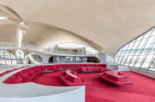 Το πιο εντυπωσιακό ξενοδοχείο του κόσμου ανοίγει σε παλιό τερματικό σταθμό αεροδρομίου