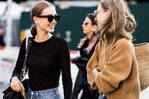 Οι Νεοϋορκέζες δεν μπορούν να σταματήσουν να χαμογελούν με αυτά τα παπούτσια