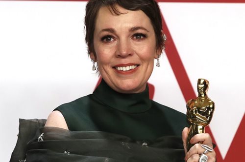 «Ο καλύτερος σκηνοθέτης»: Η ομιλία της Κόλμαν στα Όσκαρ προκάλεσε δάκρυα συγκίνησης στον Λάνθιμο