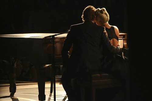 Από τη μία το ταλέντο της και από την άλλη η ομορφιά του: Μια μοναδική στιγμή γοητείας  