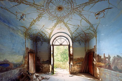 Μία τελευταία ματιά στα εγκαταλειμμένα παλάτια της Ιταλίας λίγο πριν καταστραφούν για πάντα