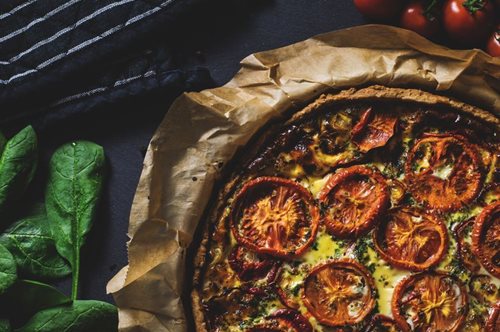 Σπιτική πίτσα με πέστο και μοτσαρέλα: Η πιο νόστιμη, εύκολη και υγιεινή που έχεις φάει ποτέ