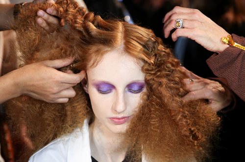 Οι Skingurus εξηγούν: Τα λάθη που κάνουμε και δεν αφήνουμε τα μαλλιά μας να μακρύνουν γρήγορα