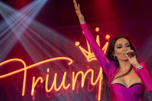 Η Triumph και η Ελένη Φουρέιρα εξυμνούν τις γυναίκες με νέο τραγούδι