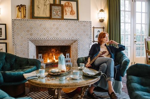 Στο υπέρκομψο σπίτι του σούπερ μόντελ Κάρεν Έλσον: Η πιο ατμοσφαιρική κουζίνα που έχεις δει ποτέ