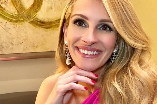 Η Τζούλια Ρόμπερτς δεν μπορεί να ζήσει χωρίς αυτό το καλλυντικό: Βελούδινη επιδερμίδα με 27 ευρώ