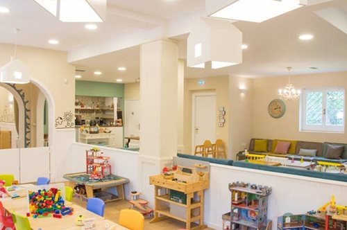 Πήγαμε στα ομορφότερα μέρη της Αθήνας για μικρά παιδιά: Ξύλινα παιχνίδια, κατάφυτα περιβόλια