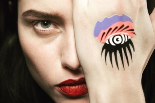 Η νέα μανία στο μακιγιάζ που δεν καταλαβαίνουμε 