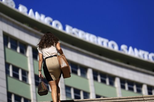 Οι γυναίκες μπορούν να αποτρέψουν καλύτερα την πτώχευση μιας τράπεζας, σύμφωνα με έρευνα