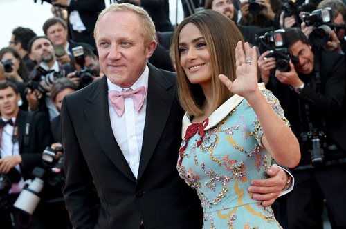 «Γιατί να μην έχω το δικαίωμα να παντρευτώ αυτόν τον άντρα;» Η Σάλμα Χάγιεκ απαντά στους επικριτές 