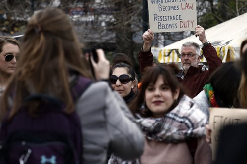 Αποχή από τη δουλειά σήμερα: Για πρώτη φορά απεργία και πορεία στην Αθήνα για την Ημέρα της Γυναίκας