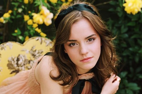 Η Έμα Γουάτσον φόρεσε τα οικολογικά sneakers που πουλούν σαν ζεστά ψωμάκια. Ταιριάζουν με όλα