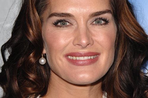 Η Μπρουκ Σιλντς μεγαλώνει όμορφα. Και άλλες 17 επώνυμες άνω των 50 που δεν έχουν κάνει πλαστικές