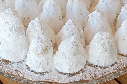 Vegan αμυγδαλωτά χωρίς φούρνο και χωρίς ενοχές: Τρώγονται τρία-τρία 