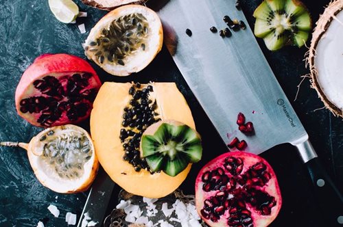 Μια Ελληνίδα σύμβουλος διατροφής παρουσιάζει την υπερτροφή που λειτουργεί σαν αντιγηραντική κρέμα