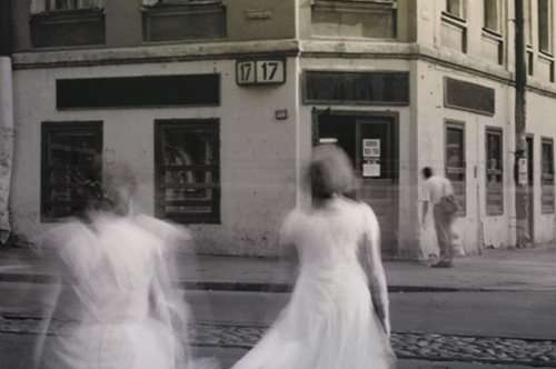 Ανάμεσα στην καταστροφή και την αναδημιουργία: Ένα νέο βιβλίο που θέλεις να διαβάσεις