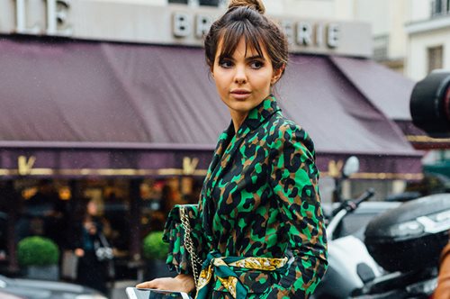 Το νέο στυλ «χαλασμένου» γαλλικού σινιόν που κάνει θραύση στους καλοκαιρινούς γάμους