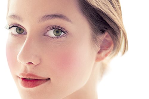 Αντίο κοκκίνισμα και ευρυαγγείες: Τα νέα προϊόντα φροντίδας για μια επιδερμίδα-αλάβαστρο 