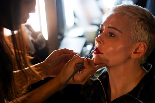 «Δοκίμασα πάνω από 50 κονσίλερ. Αυτά ήταν τα δύο καλύτερα»: Το πείραμα μιας beauty editor