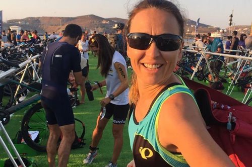 «Γιατί μπορώ»: Μια εργαζόμενη μητέρα εξηγεί γιατί κατεβαίνει στο πρώτο IRONMAN στην Ελλάδα