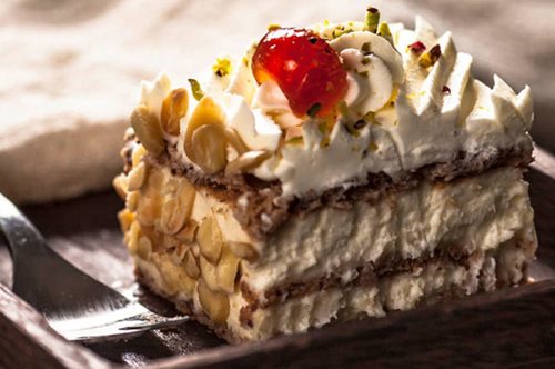 4 πάστες με ιστορία σε ένα αθηναϊκό ζαχαροπλαστείο με ζωή ενός αιώνα