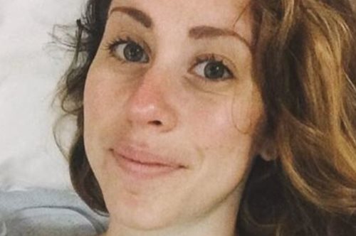 Μία 25χρονη που νίκησε τον καρκίνο του δέρματος λέει ποια προϊοντα δεν θα χρησιμοποιήσει ξανά