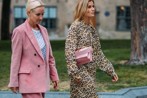 To κουλ, ανοιξιάτικο τρεντ που κοστίζει λιγότερο από 35 ευρώ και φόρεσαν όλες στις Εβδομάδες Μόδας