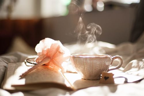 Πρέπει να τις αλλάξεις άμεσα: 10 πρωινές συνήθειες που μπορεί να σου καταστρέψουν τη μέρα 