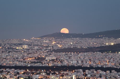 «Υπερπανσέληνος των σκουληκιών» απόψε μαζί με εαρινή ισημερία: Ένα σπάνιο και «ζόρικο» φαινόμενο
