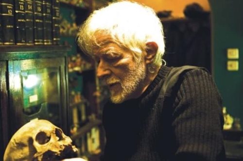 Πέθανε ο Πάνος Κουτρουμπούσης, ο μεγαλύτερος εκφραστής του μπητ κινήματος της χώρας μας 